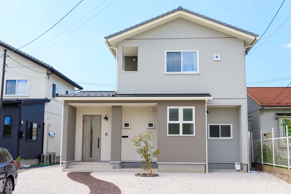 一戸建ての売却相場はいくら？築年数別の価格目安と調べ方を解説の画像